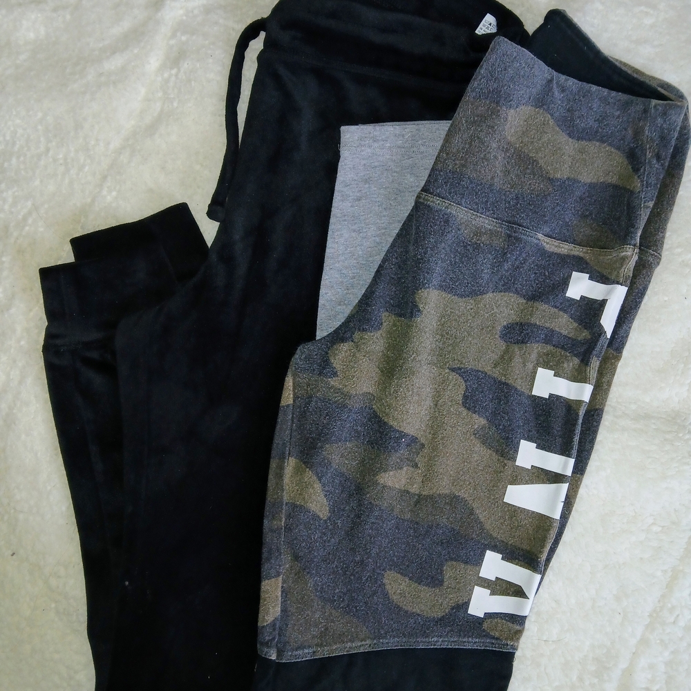 Green and Black Ankle Cropped Pants with Elastic Waistband